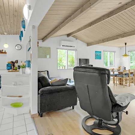 2 Bedroom In *